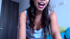Hot amateur webcam teen masturbates for their fans