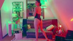 Masturbating amateur cums after solo fun